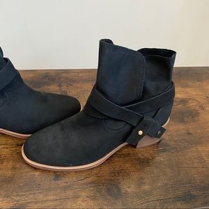 New UGG ankle boots size 8